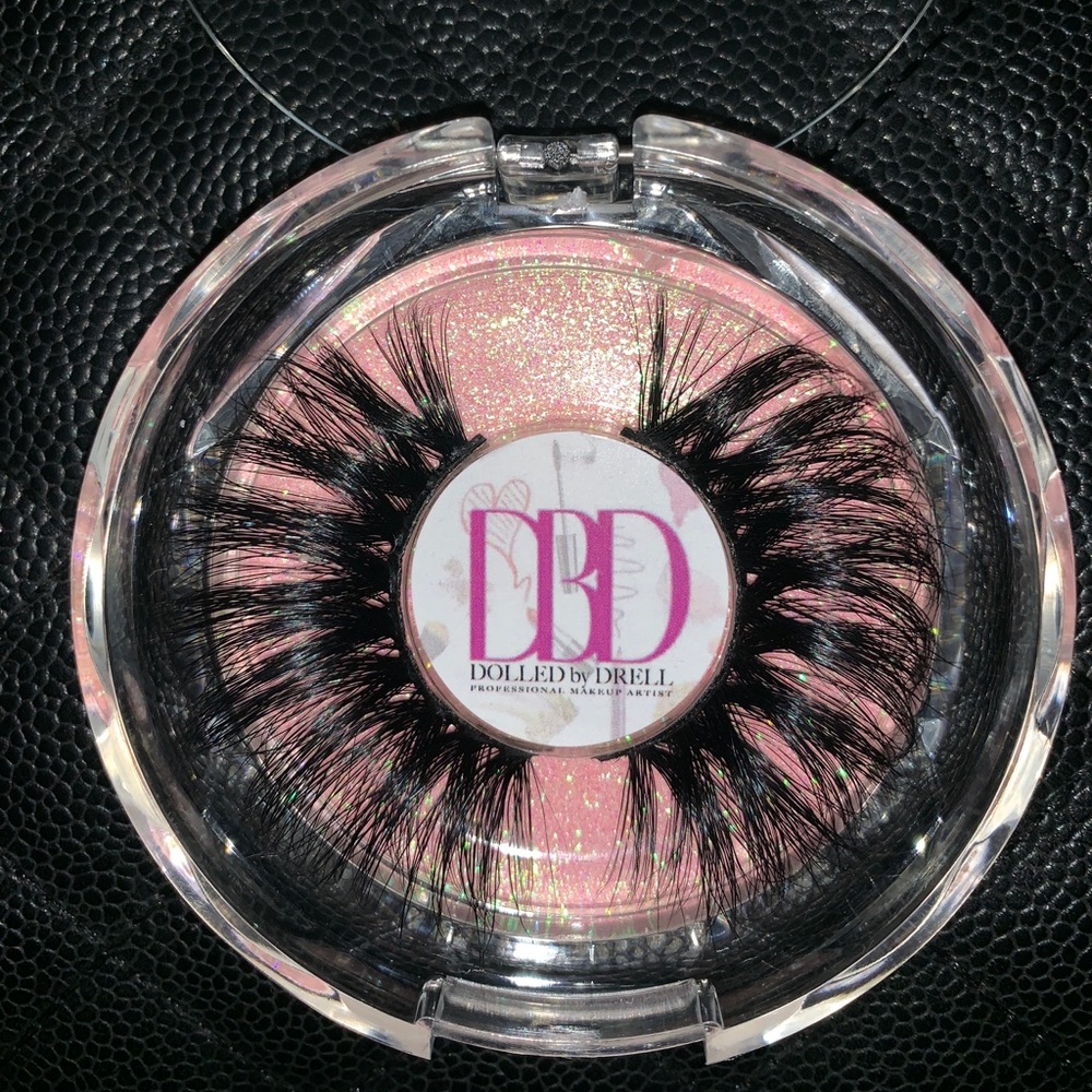 DolledByDrell Lashes in style AMINA